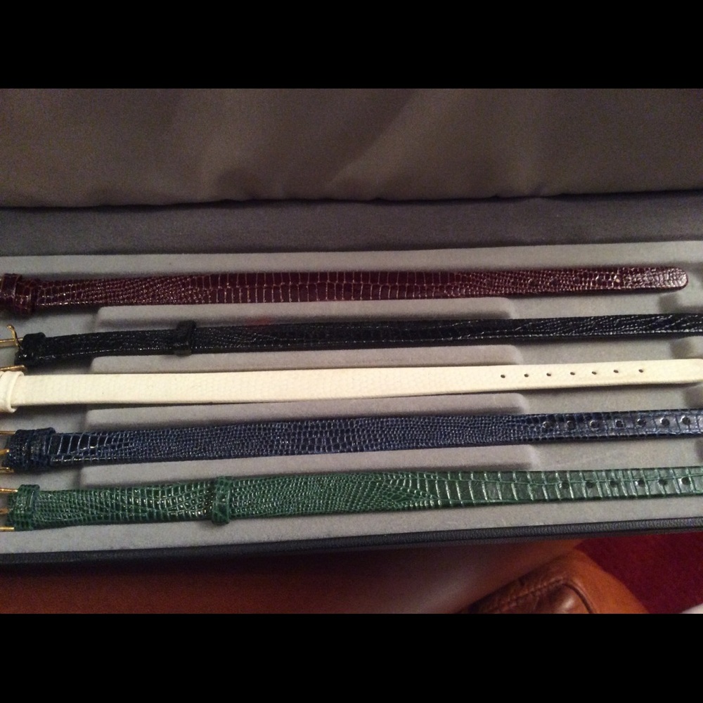 LADIES WATCH WITH 6 LEATHER WATCH BANDS, NEW - Picture 7 of 7